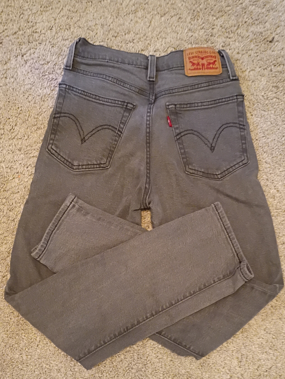 Levi's Women's Gray Wedgie straight Skinny Jeans with Signature Patch